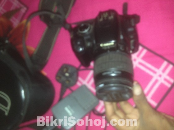 Canon 350d dslr with 18-55 zoom lens